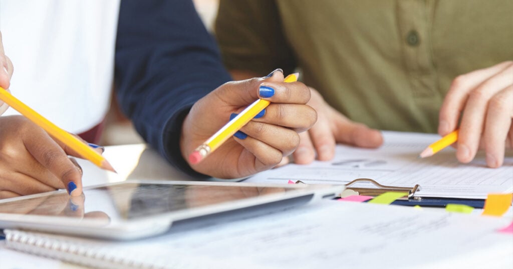 O que é gestão escolar e como a tecnologia do JACAD pode transformar sua escola?