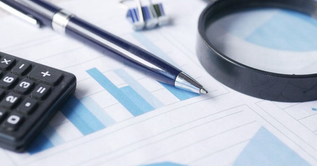 ROI na gestão educacional: Como medir o retorno do seu sistema de gestão acadêmica